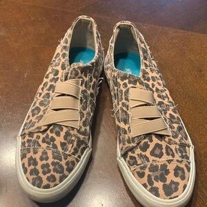 Casual Leopard Print Slip-On Sneakers